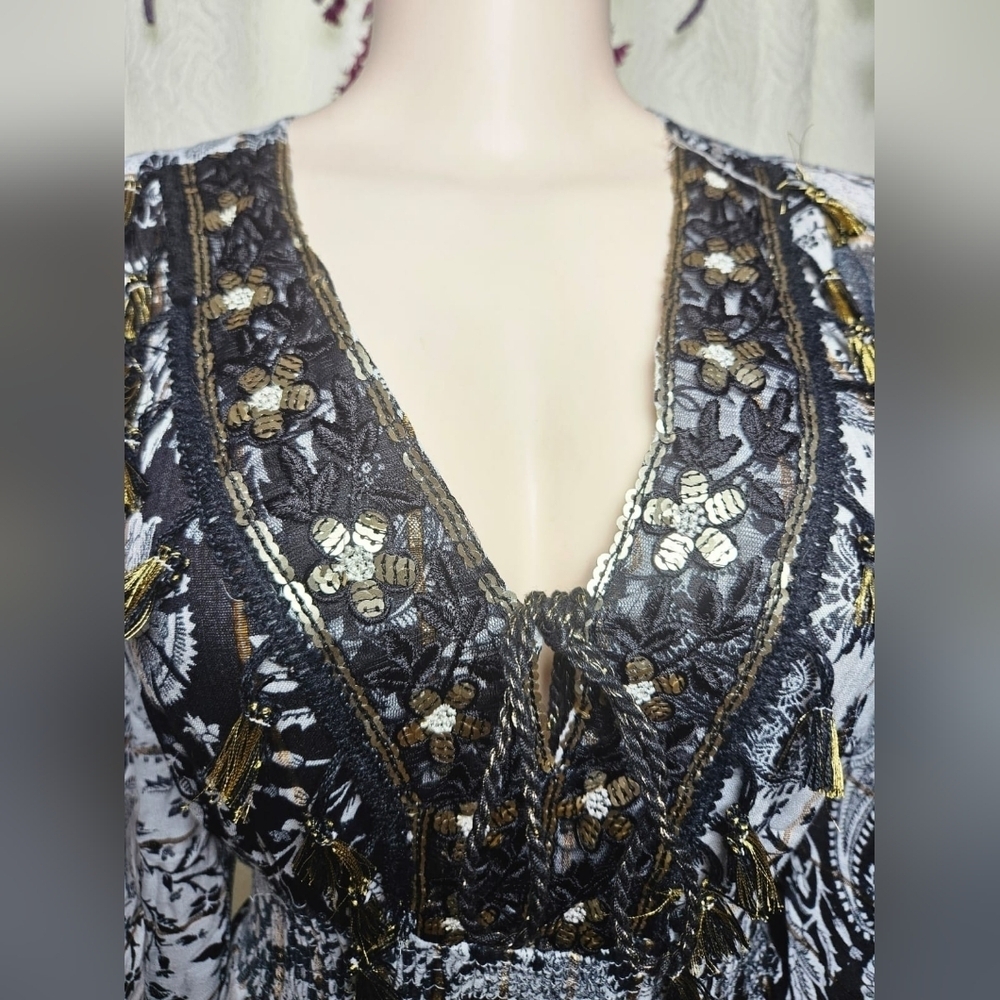 Black and White Resort Gown with Dolman Sleeves - Picture 4 of 7
